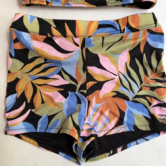 Billabong A/Div Bikini Set in Size M - Picture 5 of 7